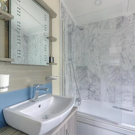 منتزه العطل ليكسايد لودجز *